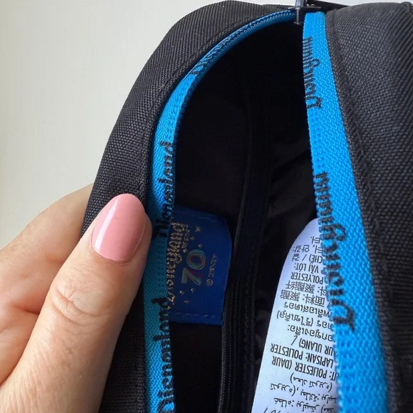 Disneyland 70th limited edition Fanny pack - Picture 4 of 4